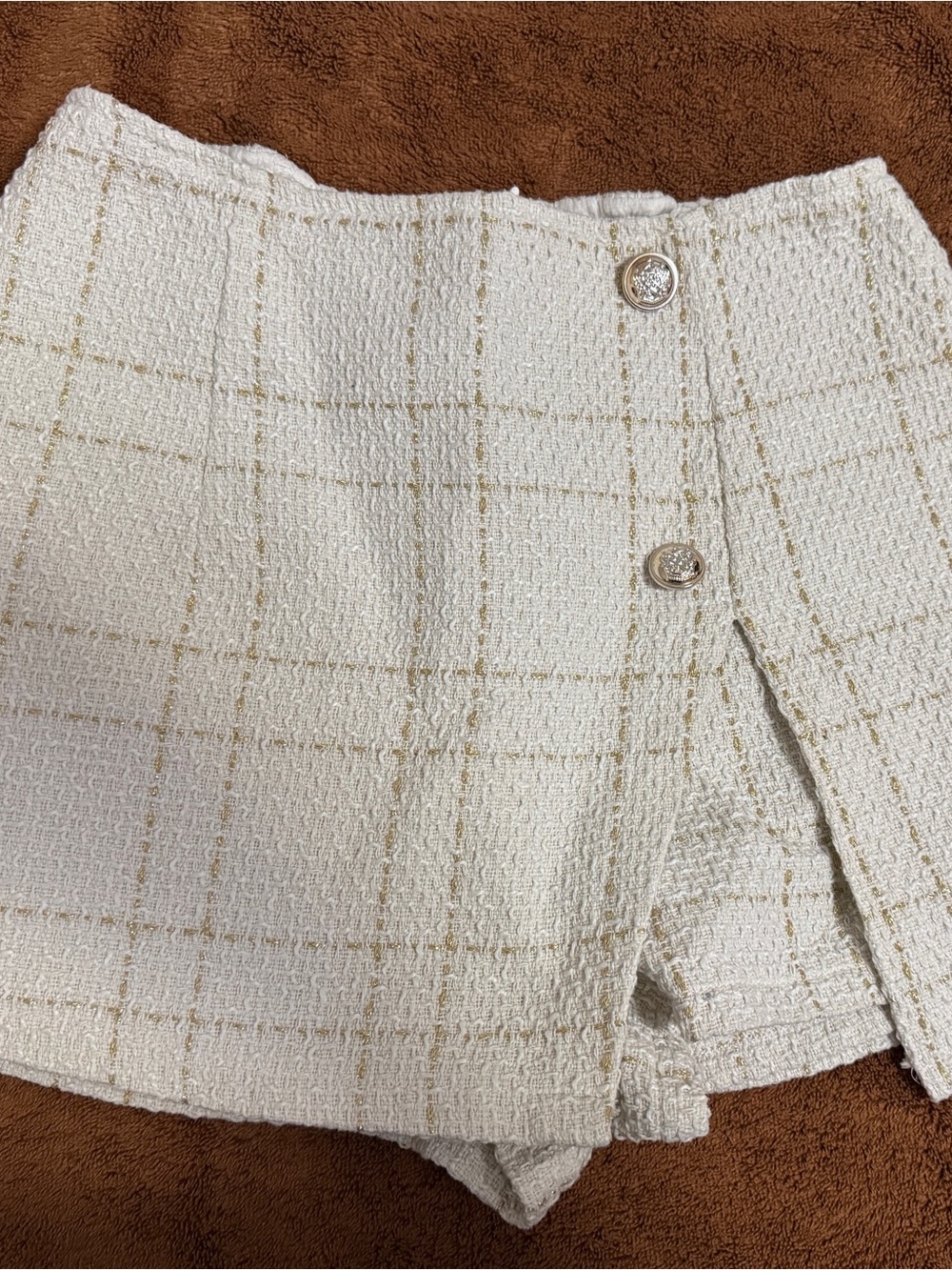 Elegant Cream Tweed Women’s Shorts with Gold Threading